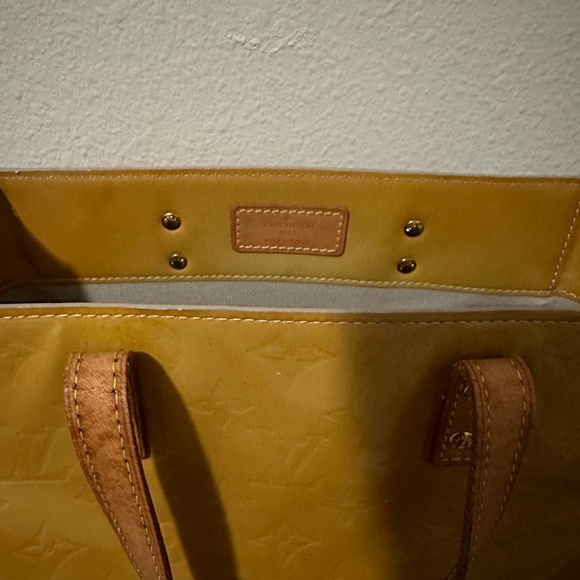 LOUIS VUITTON Monogram Vernis Reade MM Hand Bag Yellow Patent Leather - Picture 6 of 13